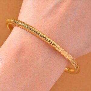 Pebble-cut Bangle Bracelet in ION Plated YG Stainless Steel (8.0 In)